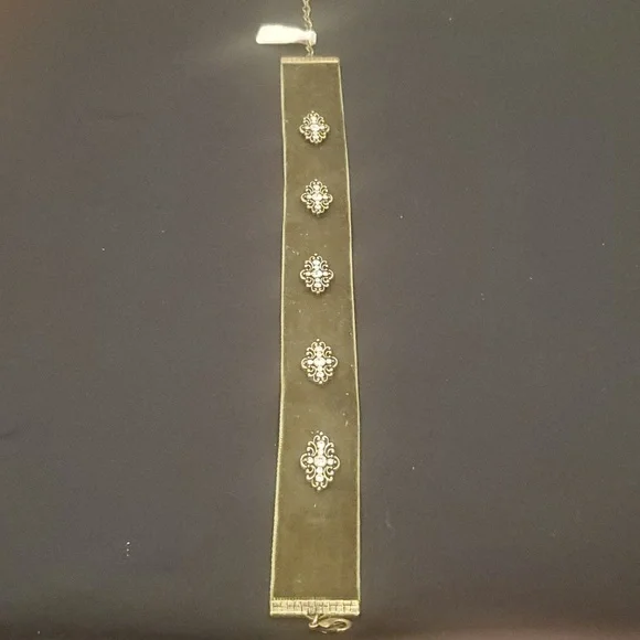 Vintage Olive Green Velvet Choker - Picture 6 of 7